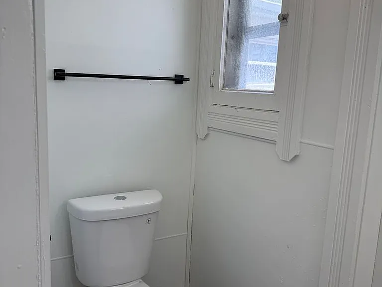 1038 Heath Street — Photo 8