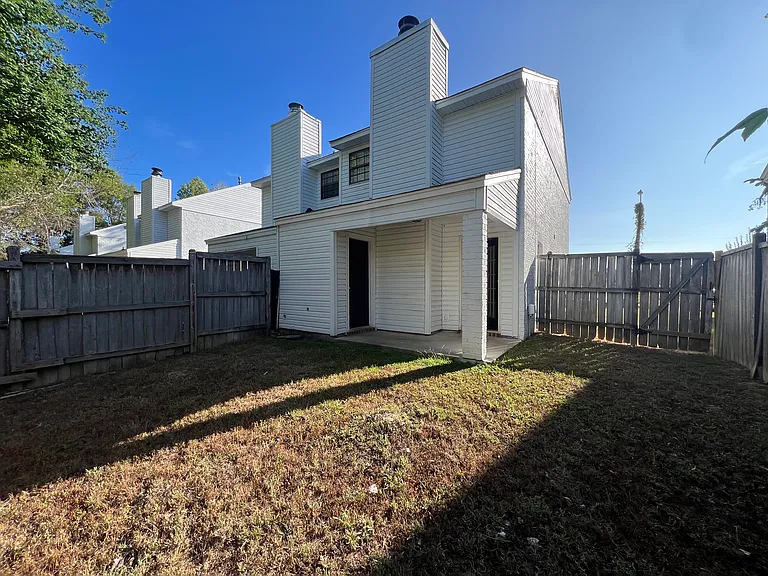 6265 Woodrun Pl — Photo 2