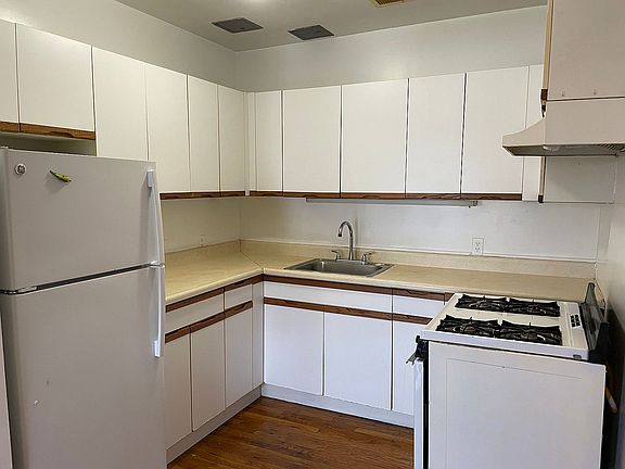 3rd image of 445 17th St APT 3