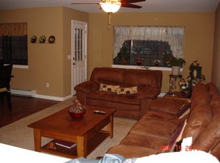 28 Roxbury Ln, Bridgeport, CT 06606