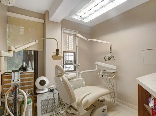 310 West 56th Street image 3 of 10