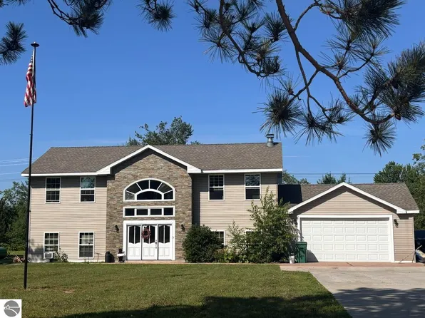 8444 Pineview Dr, Mancelona, MI 49659