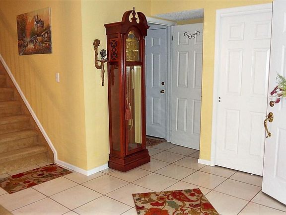 4th image of 10 Clubhouse Ln