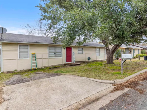 512 W College St, Canton, TX 75103