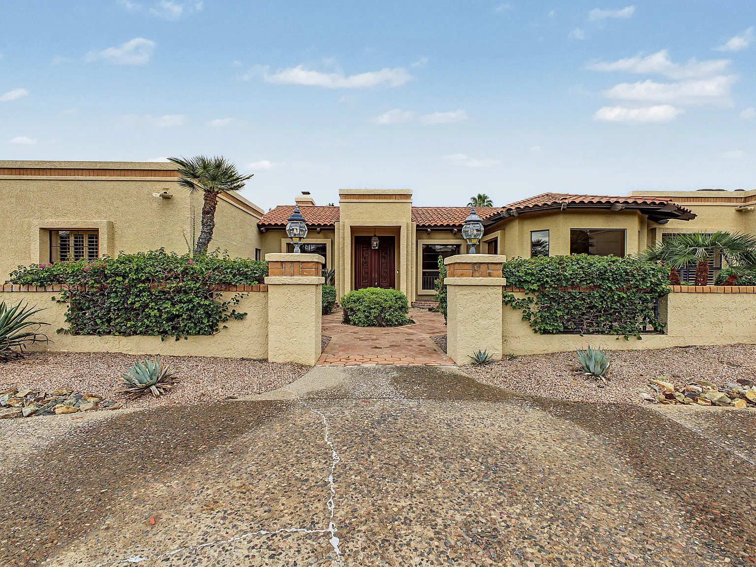 5 bed, 5.5 bath, 6101 sqft, $9,995 — Photo 2