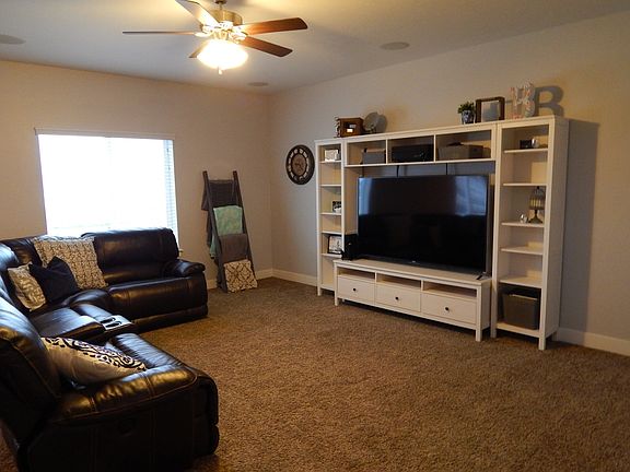 3rd image of 7898 N Oakwood Dr