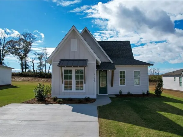 39 Crossing Ct E, Valley, AL 36854