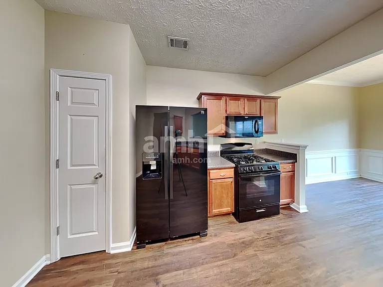 616 Laurel Bnd — Photo 3