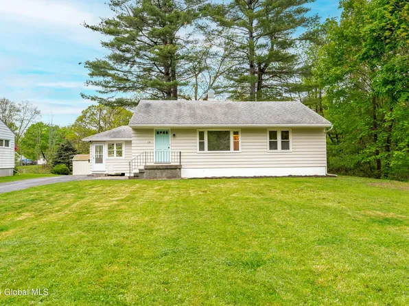 18 Evelyn Drive, Delmar, NY 12054