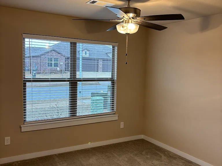 450 Rineel Ave — Photo 5