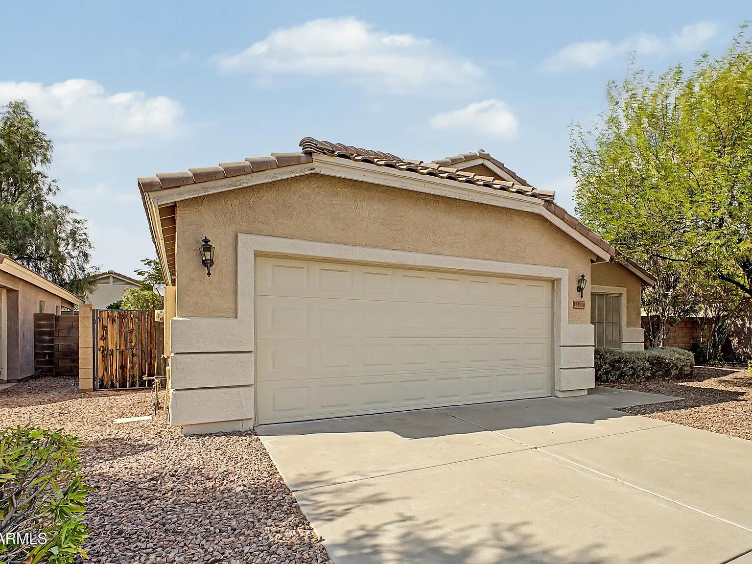 3 bed, 2.0 bath, 1201 sqft, $1,895 — Photo 2