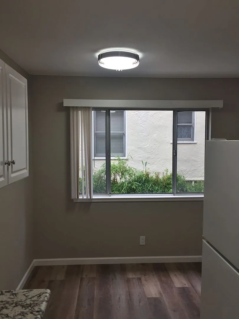 Desirable Midtown Neighborhood Apartment Available Now — Photo 2