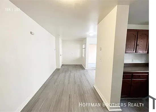 2637 S Manhattan Pl #7 — Photo 2