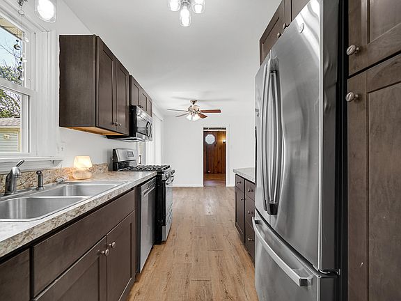 4th image of 382 Stonehill Dr