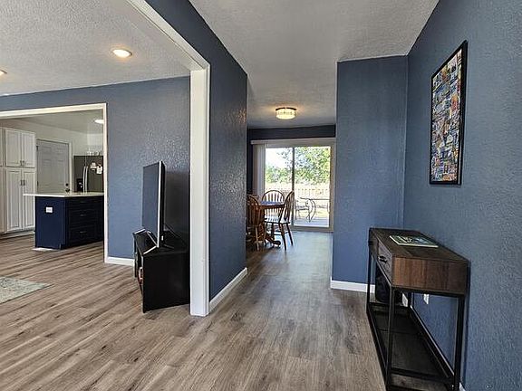 3rd image of 575 De Laura Ln