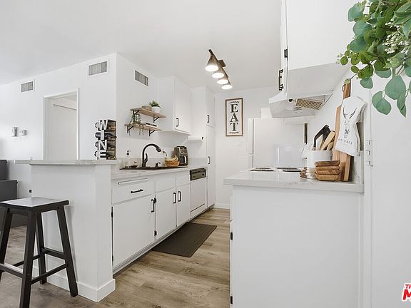 5th image of 23515 Lyons Ave Unit 233