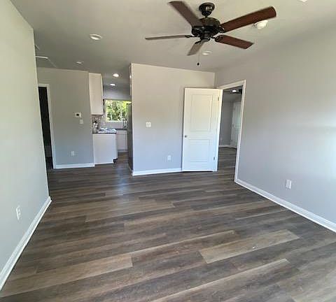 2nd image of 1517 E Avenue B