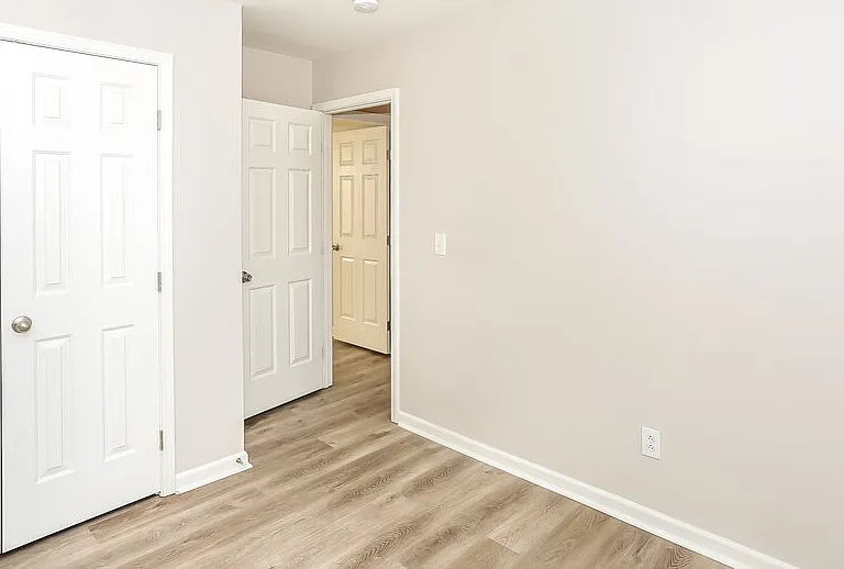 14219 Riding Hill Ave — Photo 12
