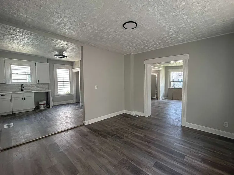 2132 W 100th St — Photo 2