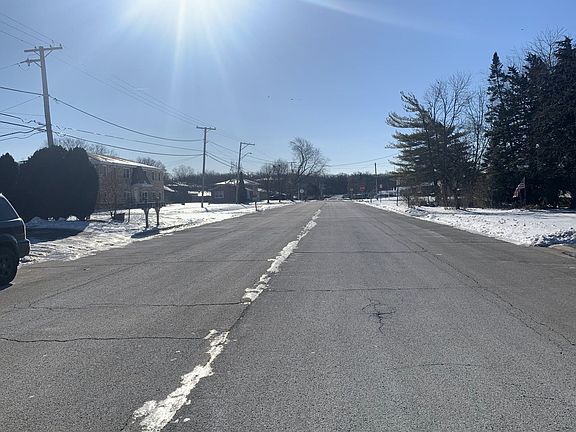 5th image of 15926 Laramie Ave