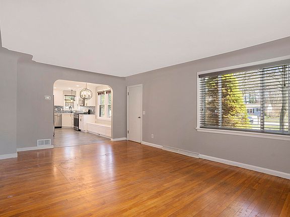 4th image of 14823 Lakeshore Dr