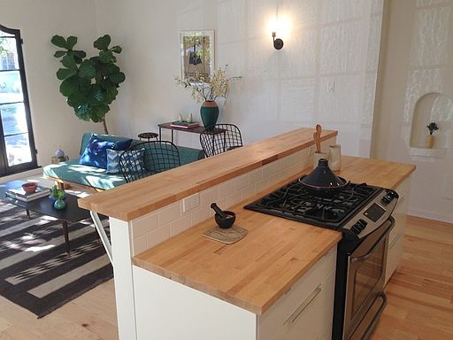 3rd image of 414 N Curson Ave APT 212