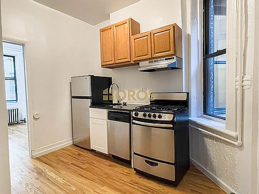 3rd image of 326 E 13th St APT 8