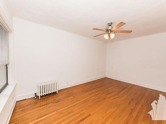 4th image of 631 W Cornelia Ave #1N