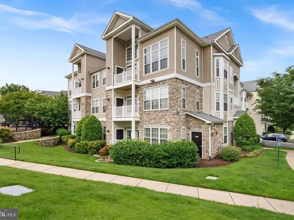 504 Sunset View Ter SE Unit 304, Leesburg, VA 20175