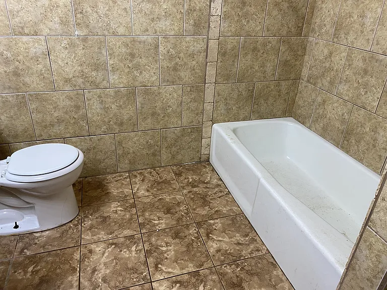 429 E Hillcrest Ln — Photo 17