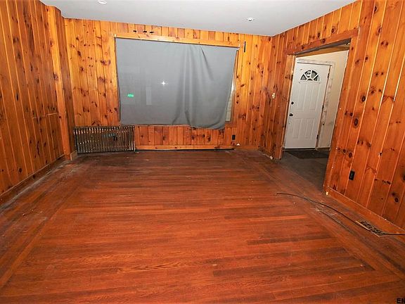 3rd image of 44 White St