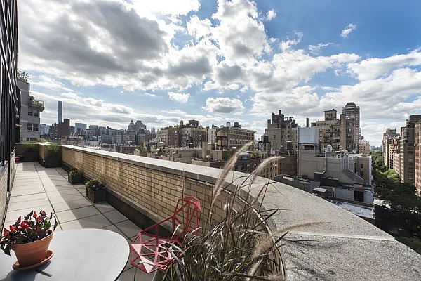 Sold by Nest Seekers International | media 10