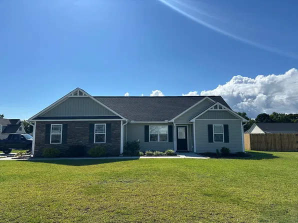 203 Breakwater Dr, Sneads Ferry, NC 28460