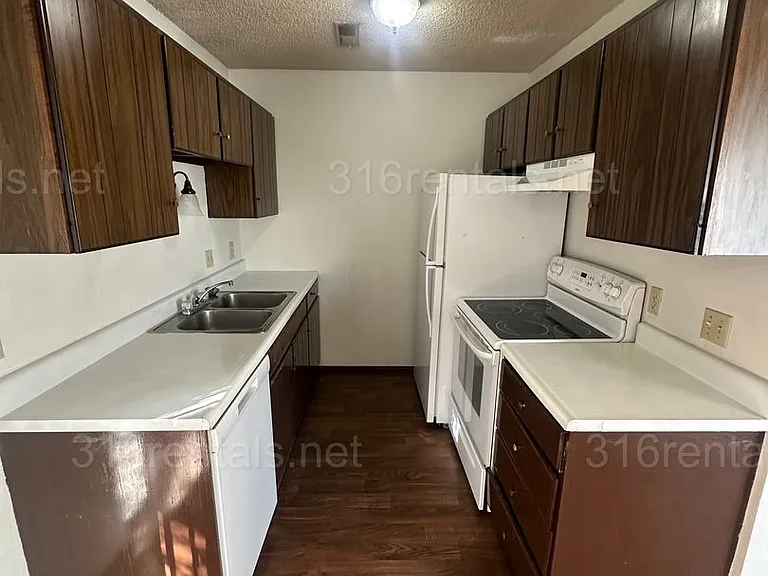 359 E Marion Ct — Photo 5