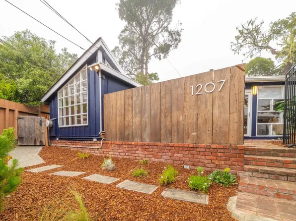 1207 Presidio Blvd, Pacific Grove, CA 93950
