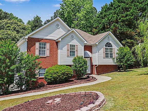 2nd image of 130 Orchard Way SE