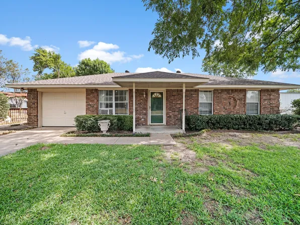 204 S Templeton St, Ennis, TX 75119