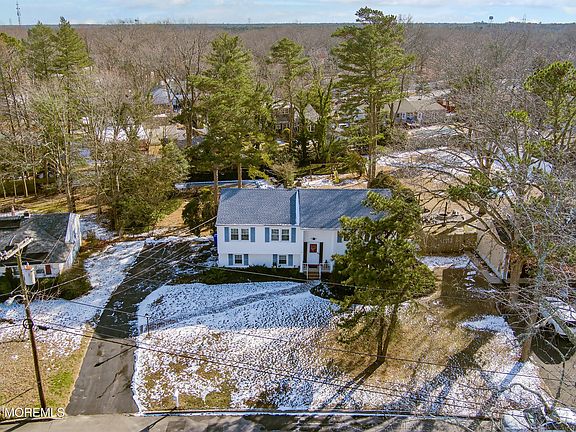3rd image of 27 Williamsburg Drive