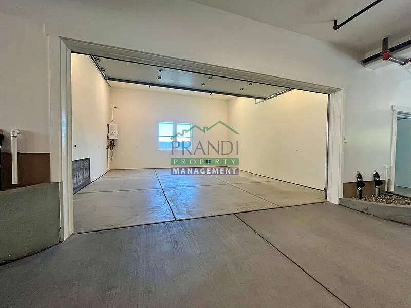 2 bed, 2.0 bath, 987 sqft, $4,495 — Photo 3