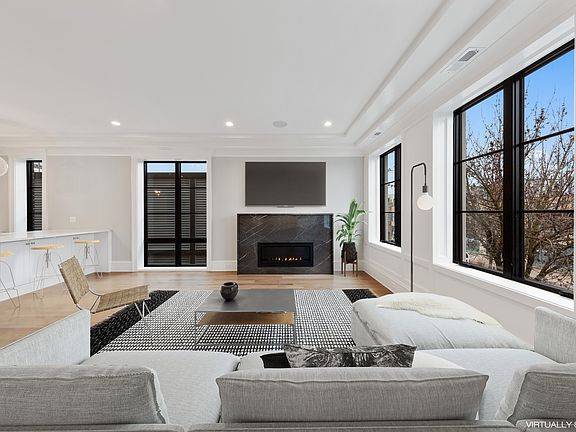 3rd image of 2817 N Lakewood Ave #2