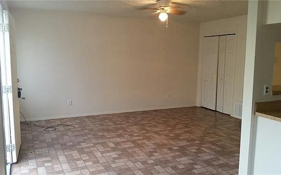 3rd image of 118 Lady Bird Ln