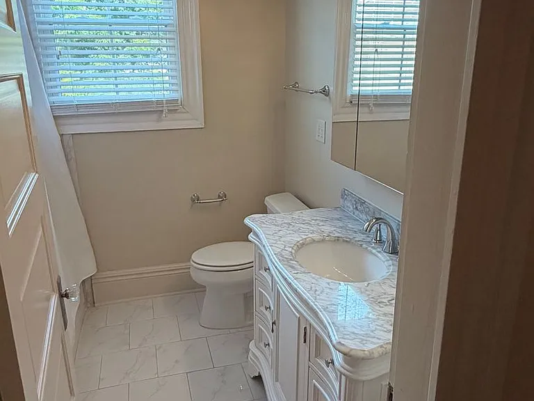 Gorgeous Two Story 3BD/2.5BA w/ Private Fenced in Backyard — Photo 19