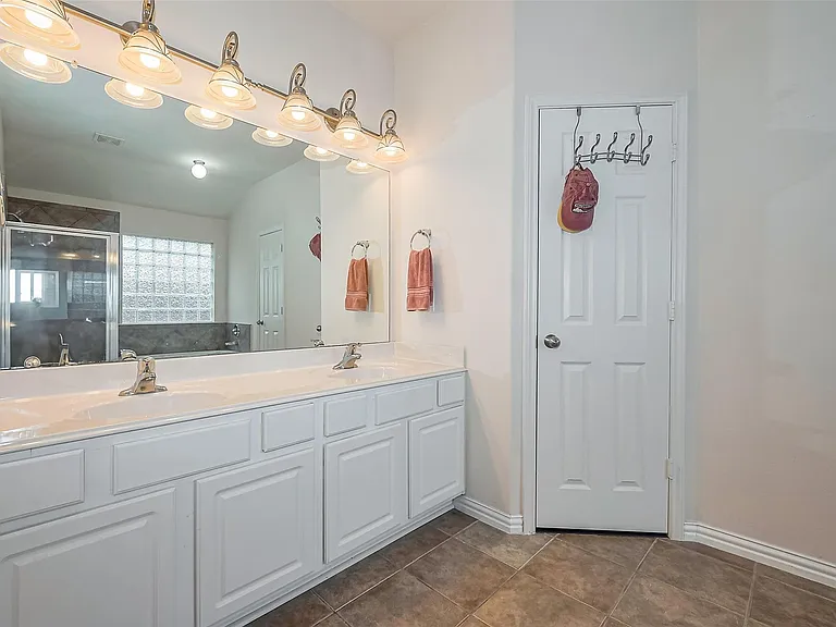 1007 Casting Springs Way — Photo 33