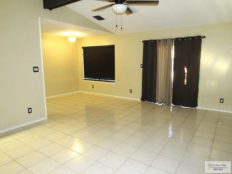 918 E Leggett Rd — Photo 5