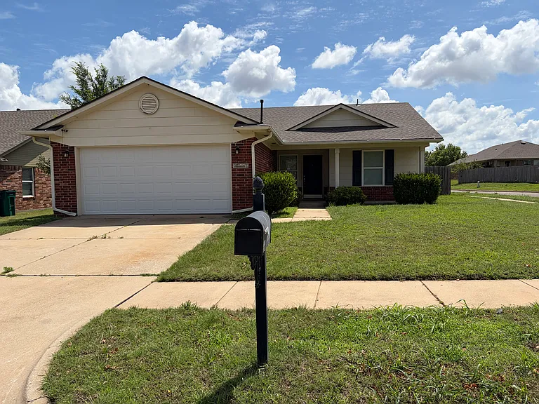 2704 Fennel Rd — Photo 2