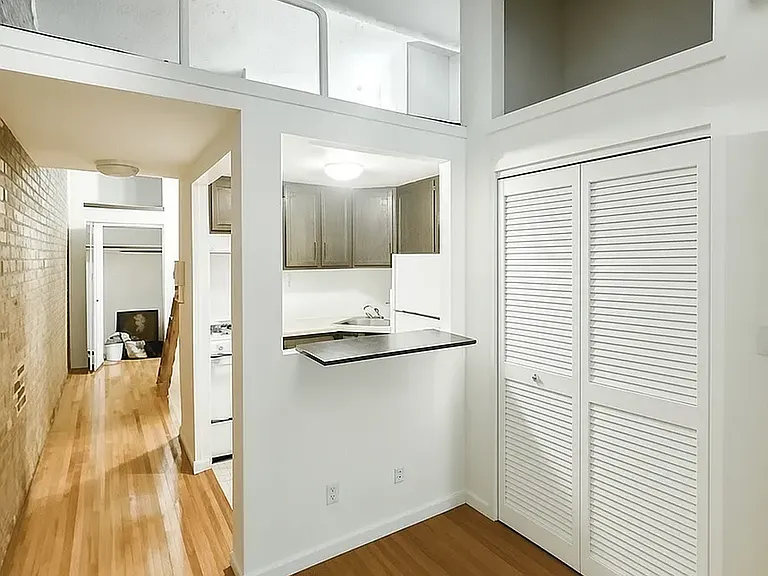 40 E 12th St #5B — Photo 3