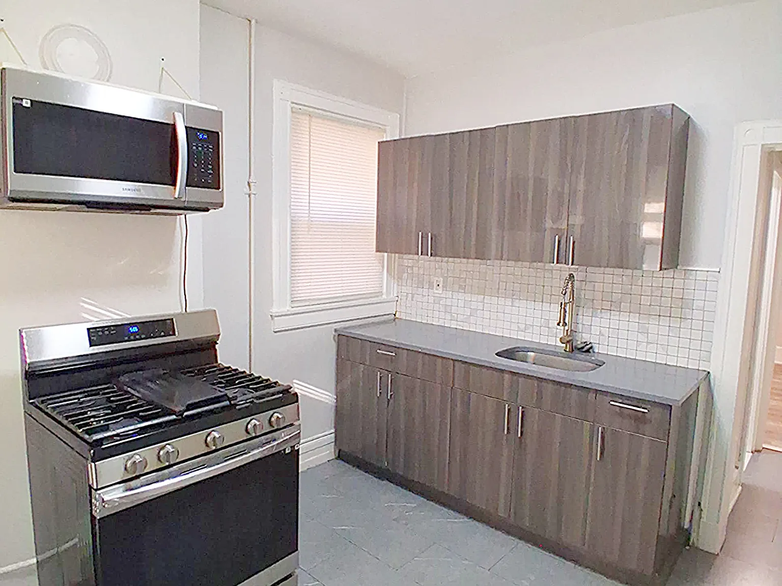 2 bed, 1100 sqft, $1,975 — Photo 1
