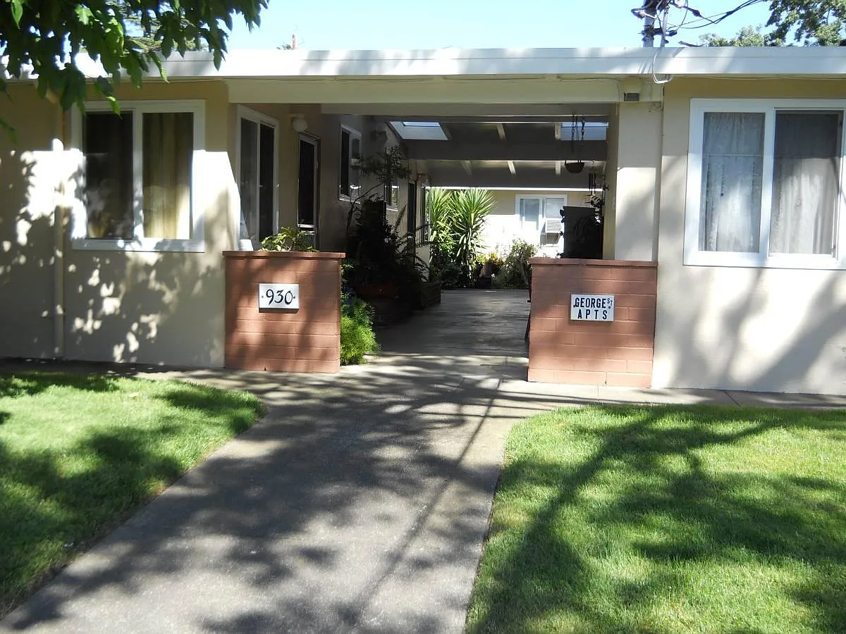 1 bed, 400 sqft, $2,100 — Photo 1