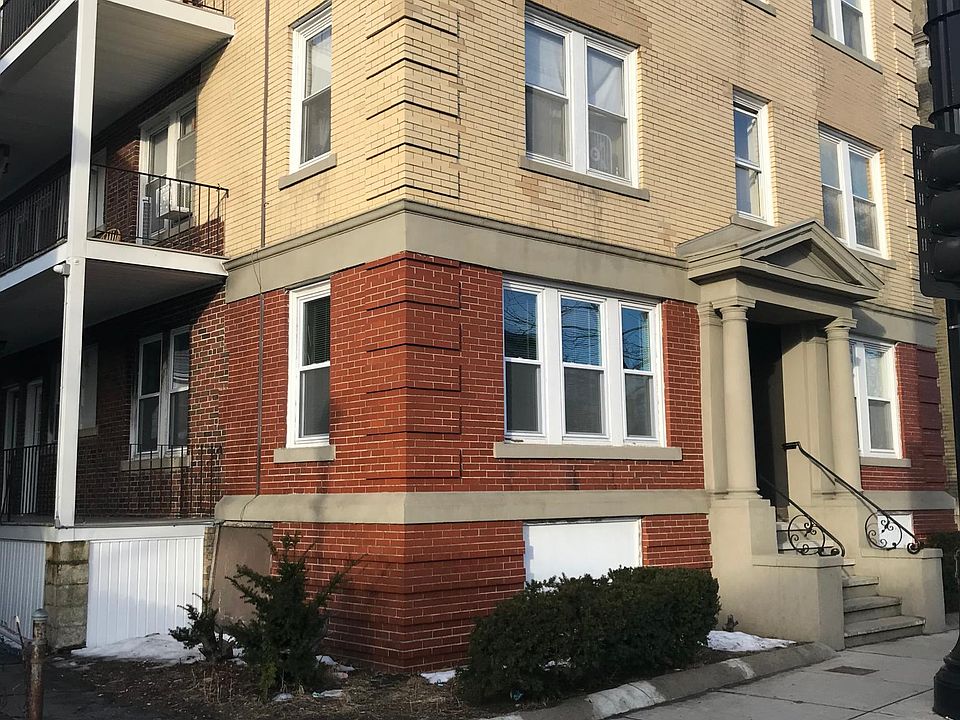 Front of 296 Washington St.