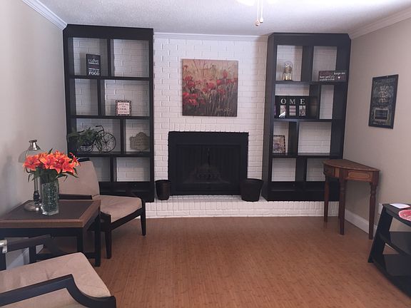 3rd image of 1076 Wexford Way